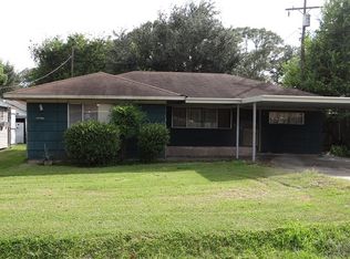 3265 East Dr, Groves, TX 77619