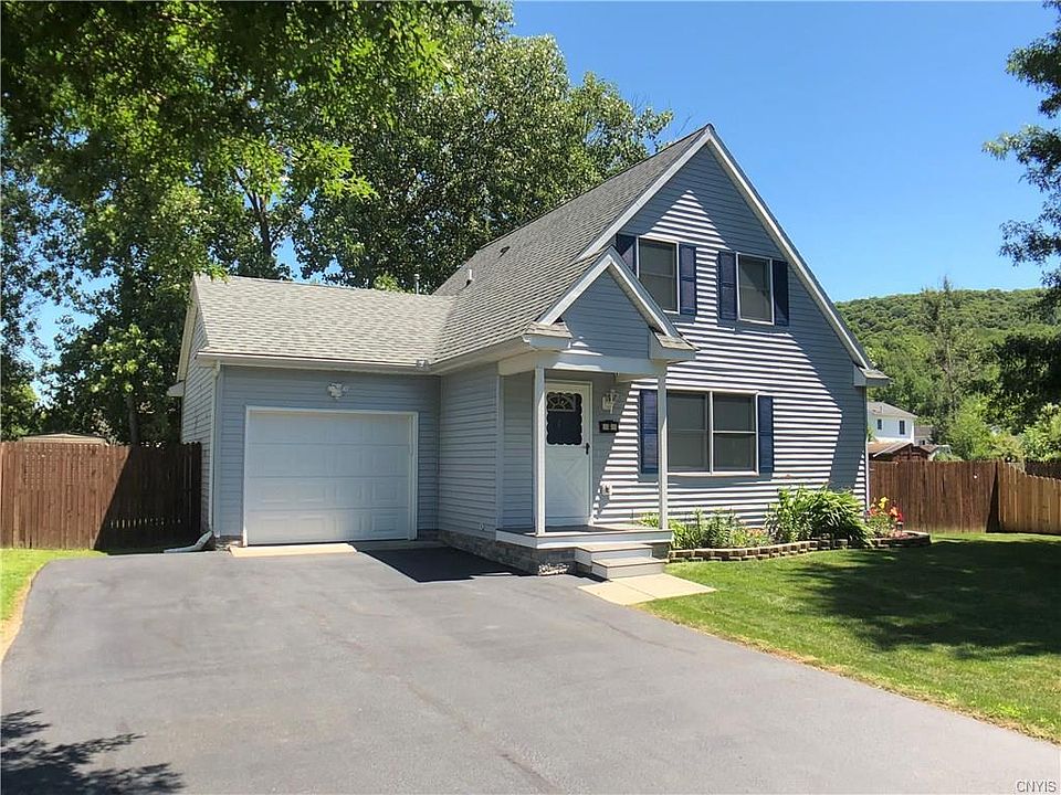 1st image of 8 Kent Dr
