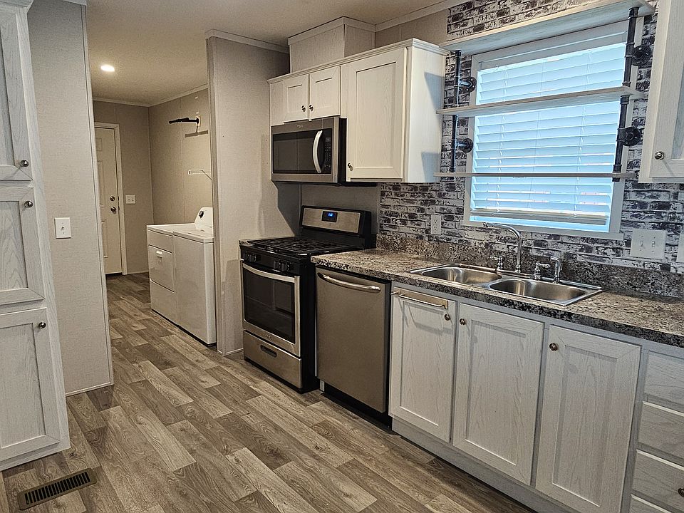 1st image of 141 Birch Ct #141