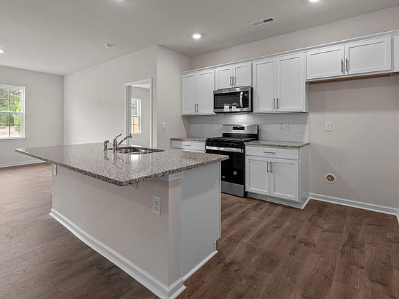 3rd image of 54 Hawley Glen Dr