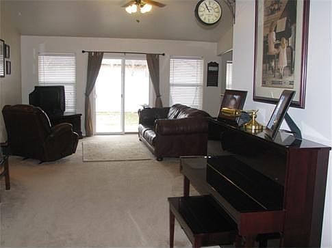 4th image of 1077 Caswell Ave W