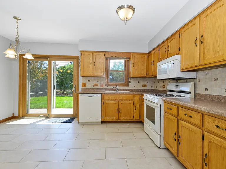 7745 Woodstock Dr — Photo 7