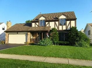 205 Foxfire Dr, Lake Zurich, IL 60047