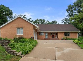 1288 S Cherokee Dr, Waukesha, WI 53186
