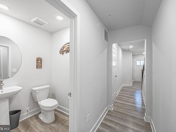 3rd image of 515 Levanna Ln