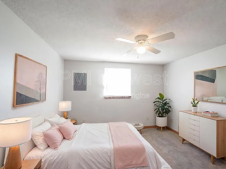 1708 S Market St — Photo 11