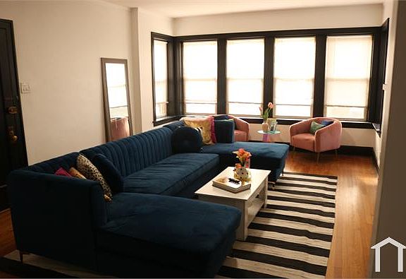4th image of 4020 W Barry Ave Unit 1