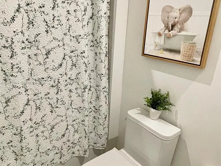 77 NW 5th St #511 — Photo 16