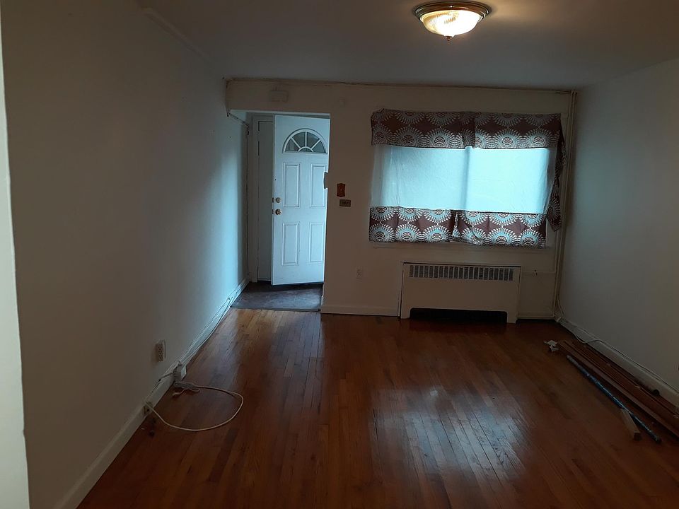 1st image of 2922 Hering Ave