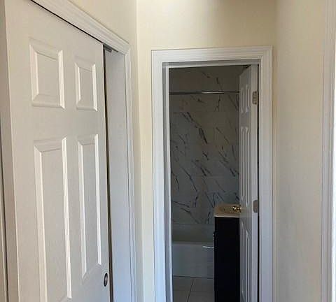5th image of 237 Larchmont Ave #3A