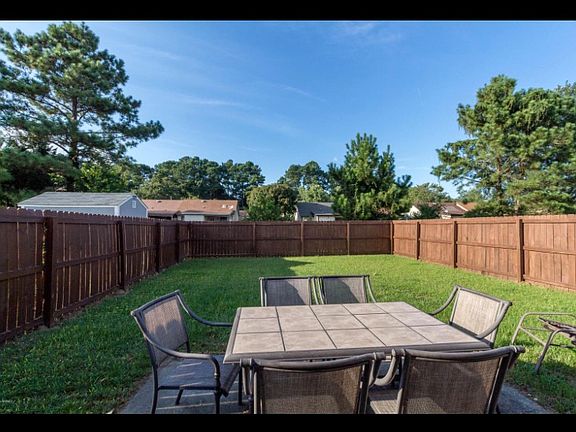 3rd image of 736 Pinewood Dr