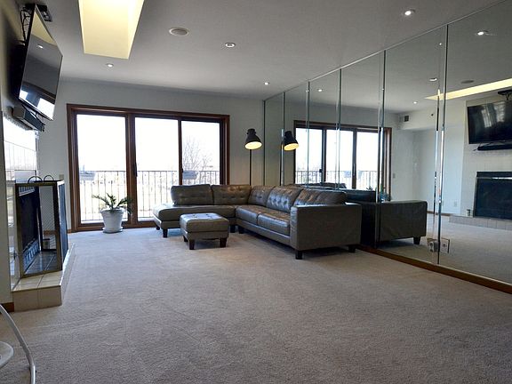 3rd image of 4500 W 93rd St APT 3C