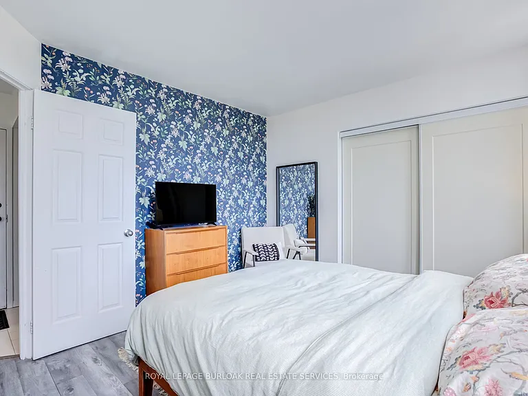 36 James St S #1403 — Photo 30