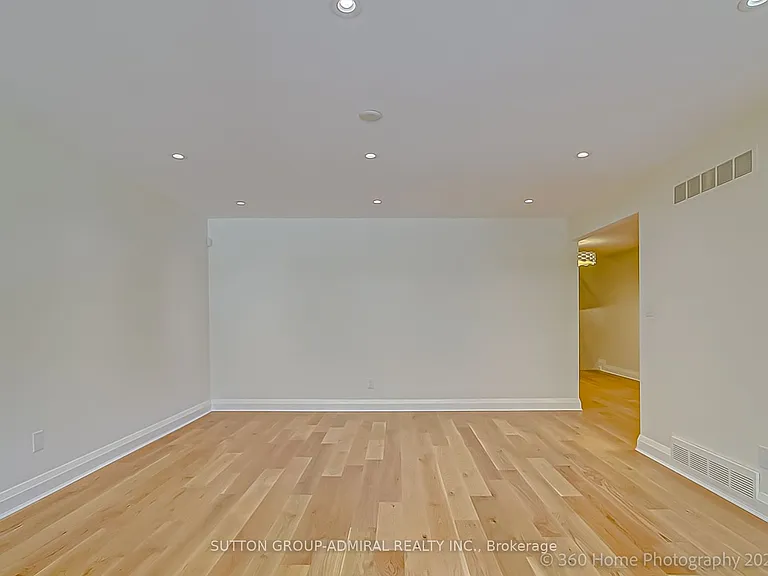 47 Waterloo Ave — Photo 21