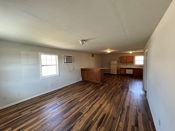 3rd image of 615 Shasta St