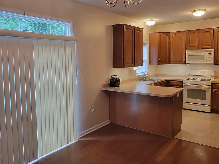 807 Berne Ct #807 — Photo 8