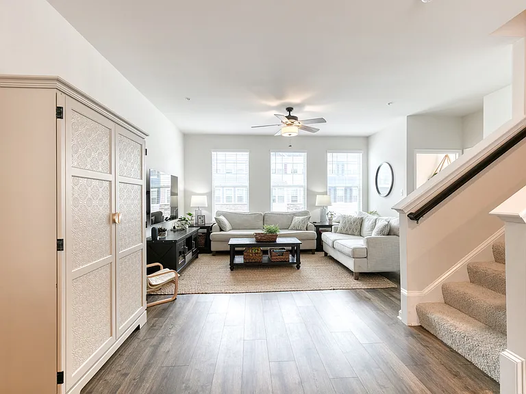 2050 Hinshaw Dr — Photo 8