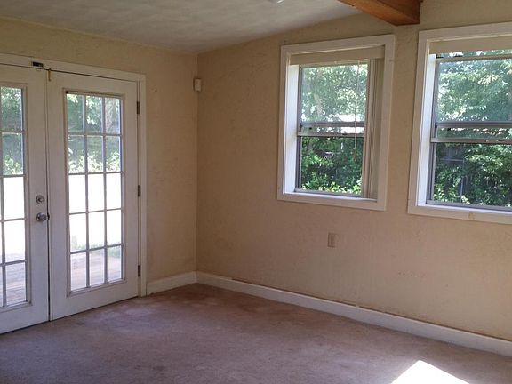 3rd image of 1302 Crestview Ave