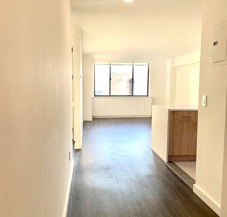 1st image of 520 W 43rd St APT 14A