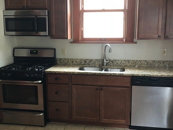 3rd image of 807 Evans Ave