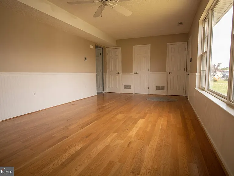 501 Emily Ln — Photo 3