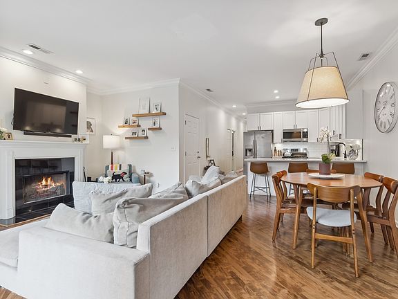 3rd image of 2220 W North Ave APT 2