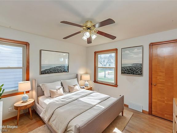 3rd image of 18119 Windward Rd