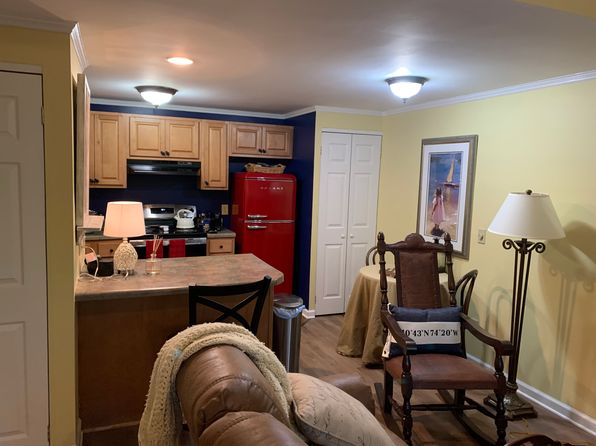 954 Hunting Hills Ln #B