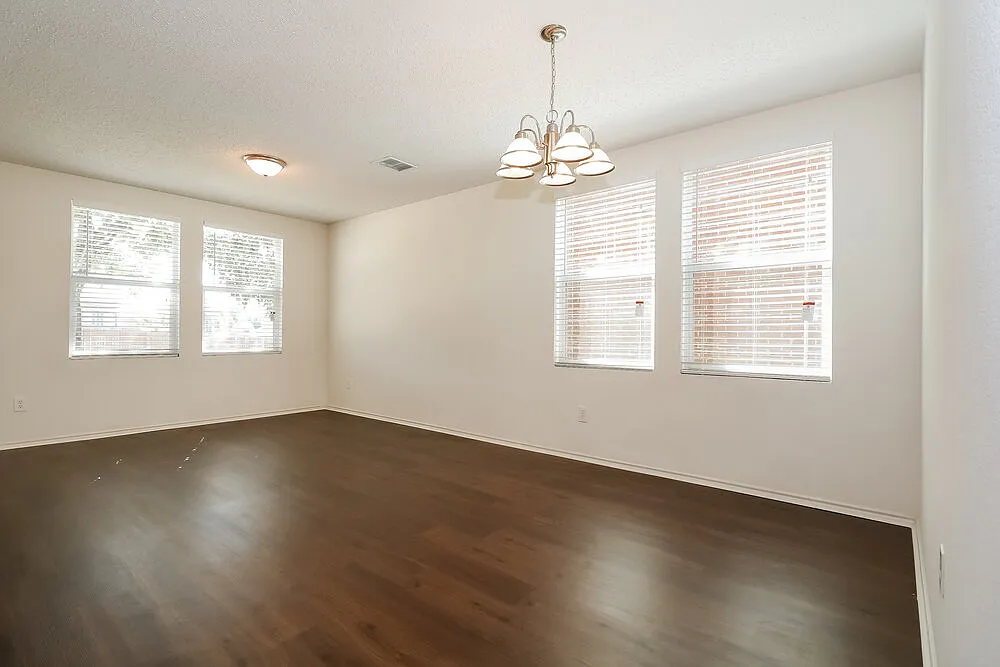 3 bed, 2.5 bath, 2376 sqft, $2,935 — Photo 3