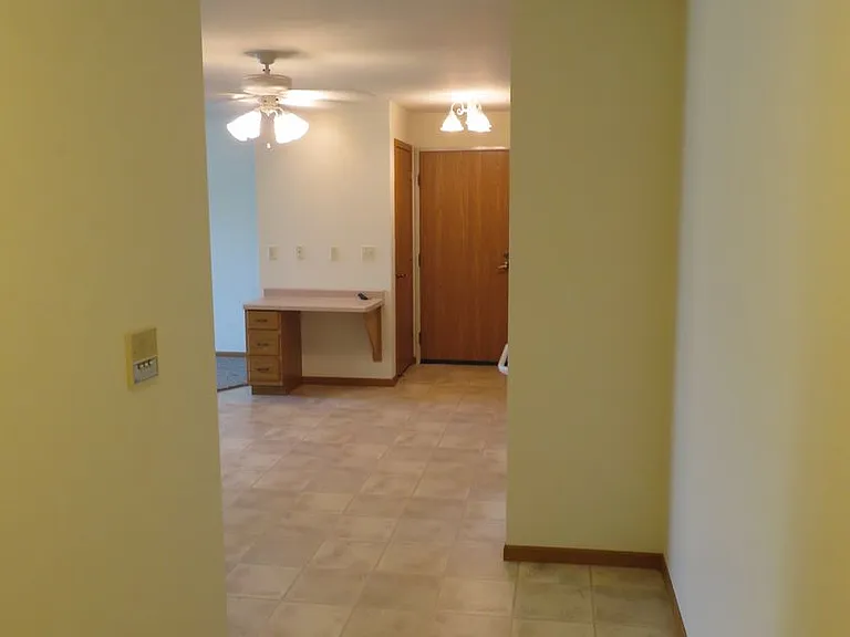 606 W State St — Photo 7
