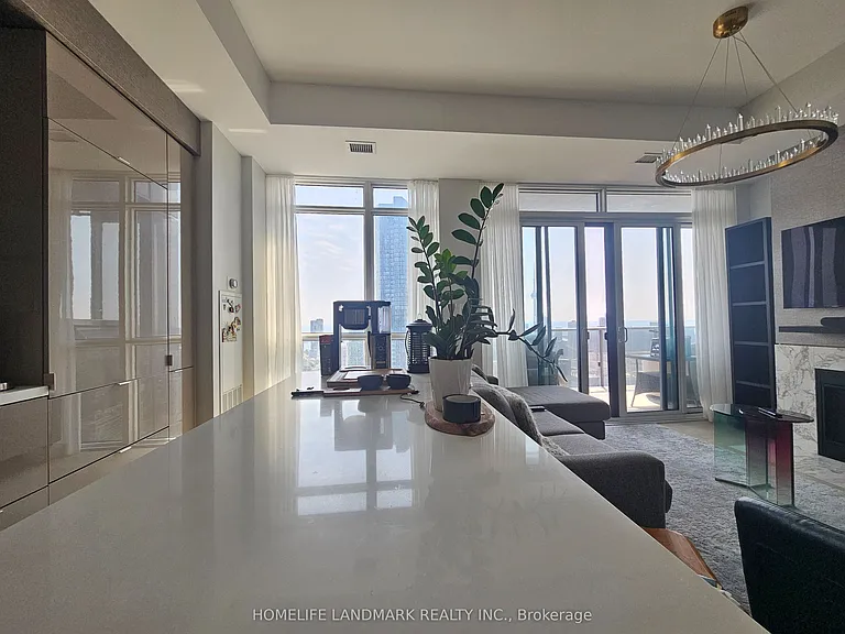 7 Grenville St #6011 — Photo 20