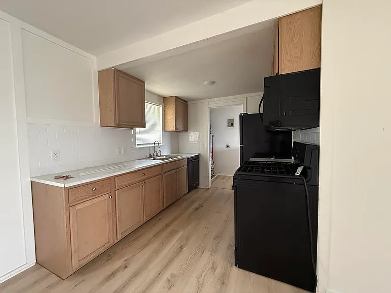 620 W Avenue B — Photo 6