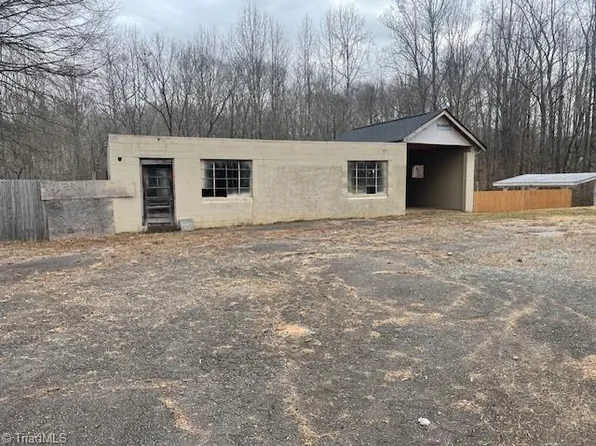 1251 Baux Mountain Rd, Germanton, NC 27019