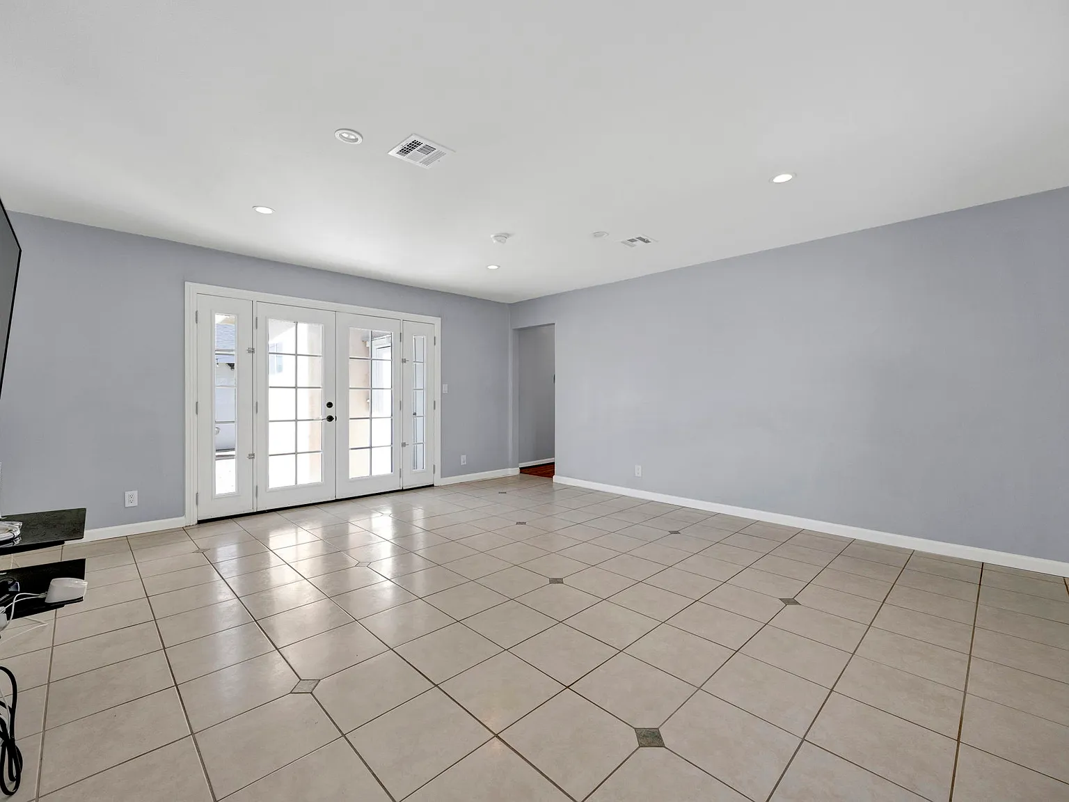 3 bed, 1300 sqft, $3,750 — Photo 3
