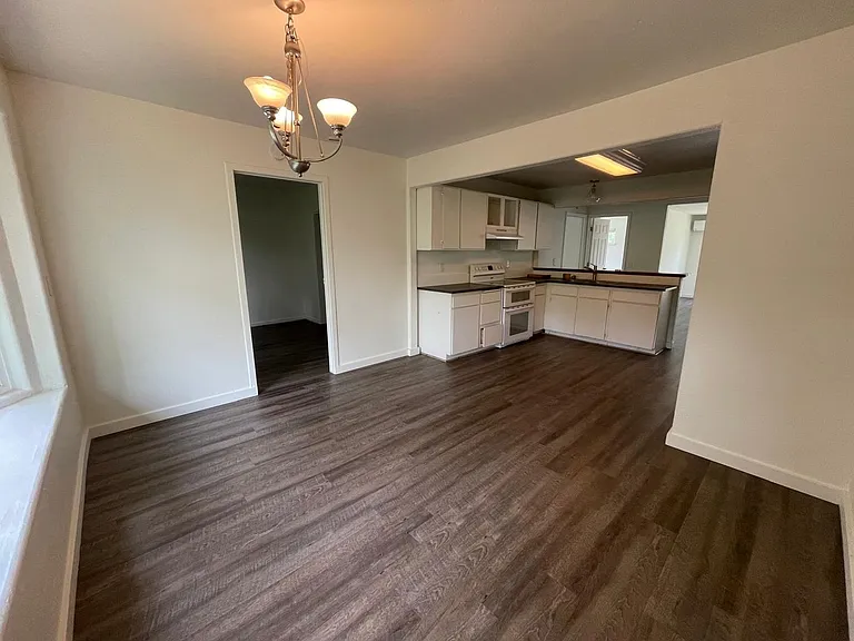 669 S Main St — Photo 13