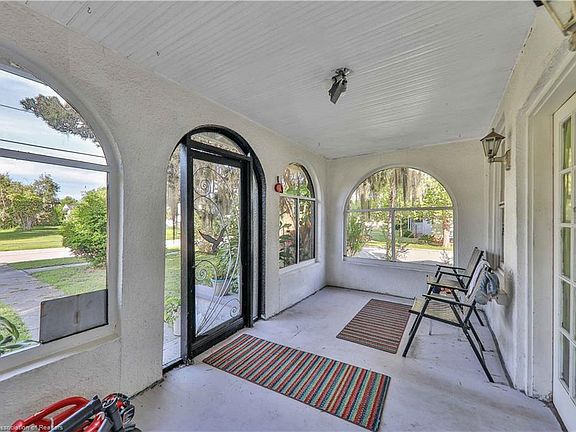 4th image of 410 Poinsettia Ave