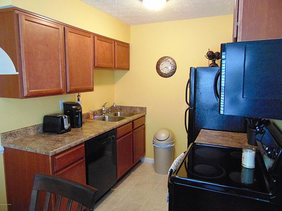 2nd image of 235 Middletown Sq