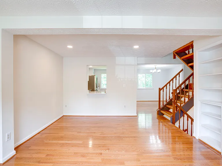 1604 Barnstead Dr — Photo 5