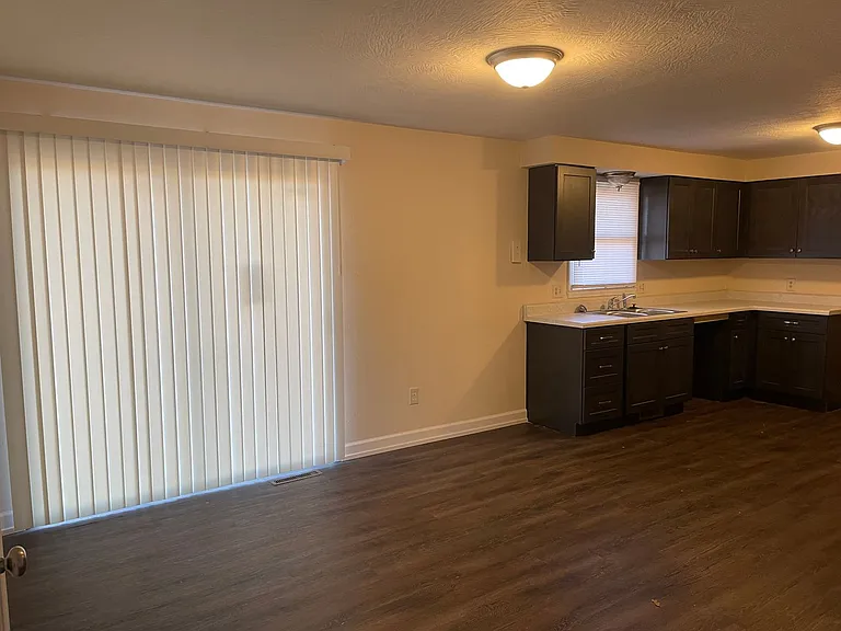 220 W Broadmoor St — Photo 1