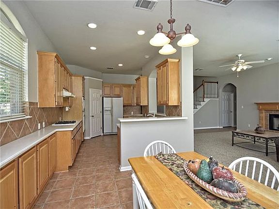 4th image of 2701 Loyaga Dr