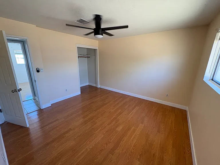 1208 W Laird St — Photo 30