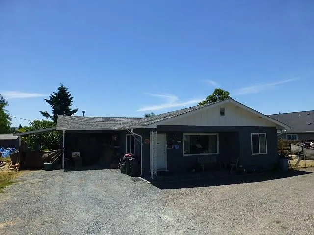 925 N 10th St photo 1