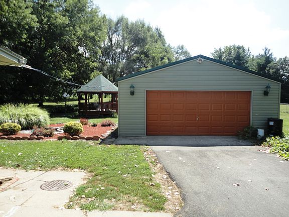 2nd image of 4149 State Road 227 N