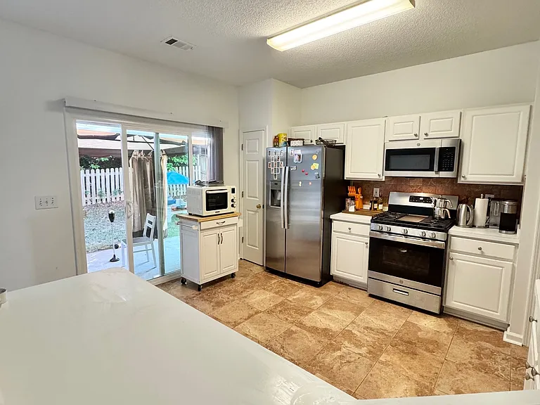 10975 Wittenridge Dr — Photo 5