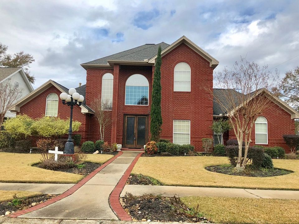 1st image of 2702 River Oaks Dr