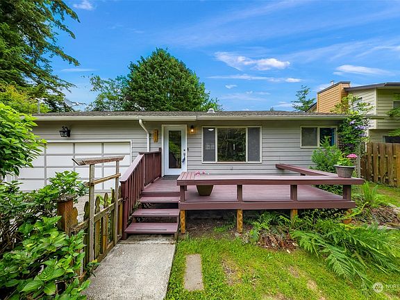 4th image of 438 Hilltop Drive