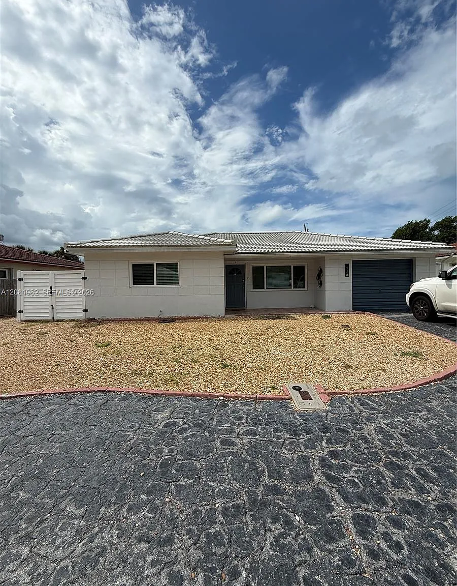 3 bed, 3.0 bath, $5,000 — Photo 1