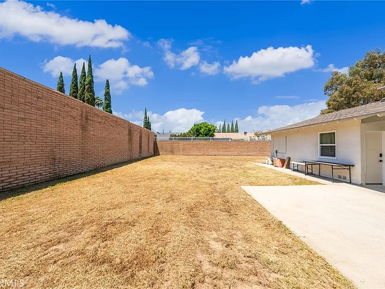 1345 S Jellick Ave — Photo 37