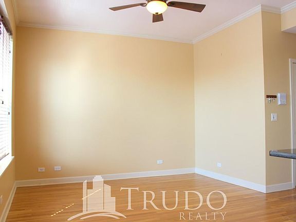 3rd image of 1945 N Whipple St #3