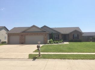 2304 Halifax Dr, Chatham, IL 62629